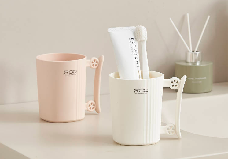 ROD Pastel Flower Handle Toothbrush Cup 2