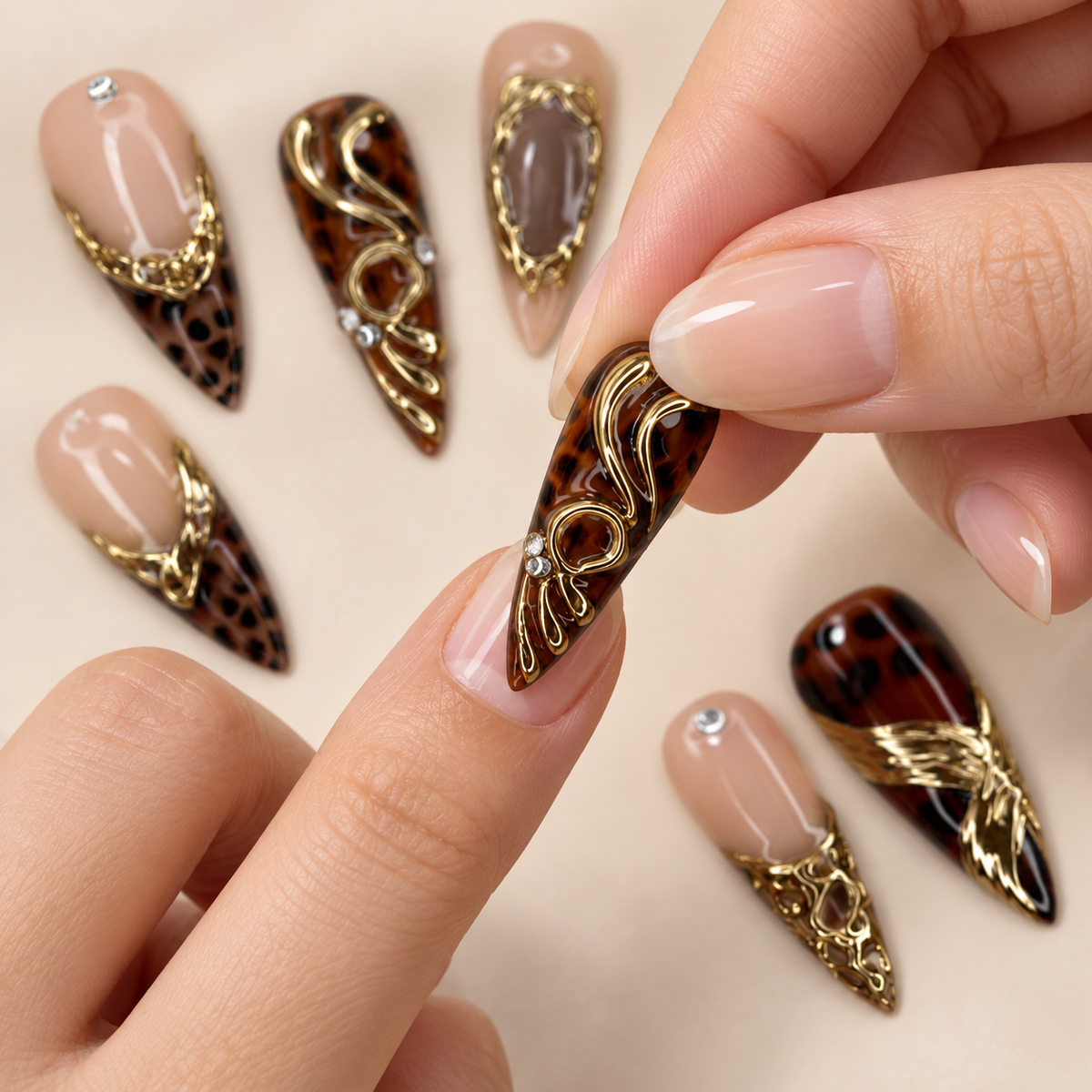 Amber Gilded Crystal Almond Press On Nail Set · mproduct-f390b85329c62fb6c500
